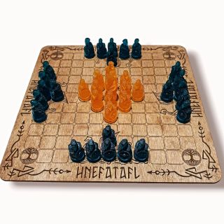 🛡️ Staň sa Vikingom so starobylou hrou Hnefatafl! 🛡️ Vydaj sa na cestu časom a objav hru, ktorú hrali samotní Vikingovia!...